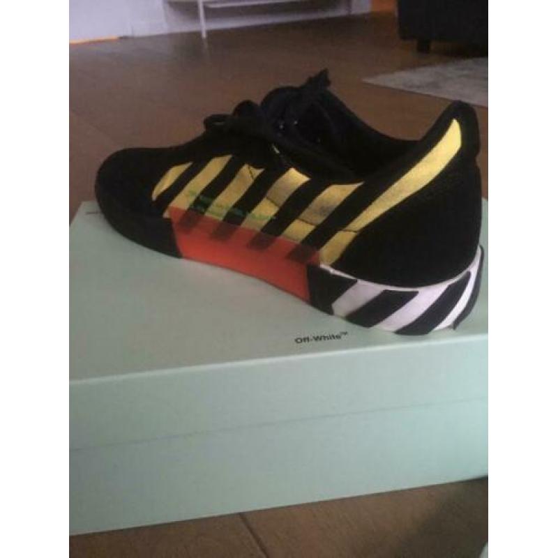 Off-White Low Vulcanized sneaker mt 43