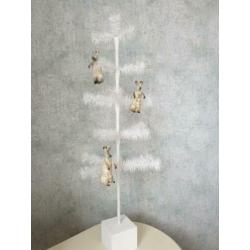 Replica feathertree met wattenpopjes paashaasjes brocante