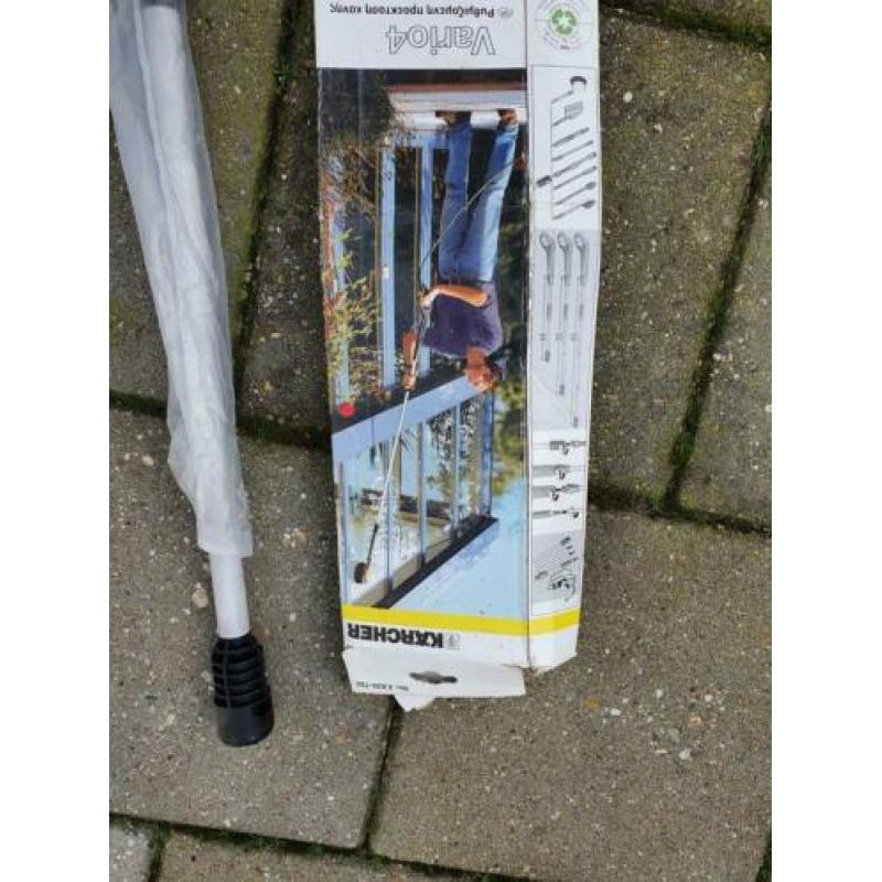 Hogedrukspuit en borstel voor auto te wassen