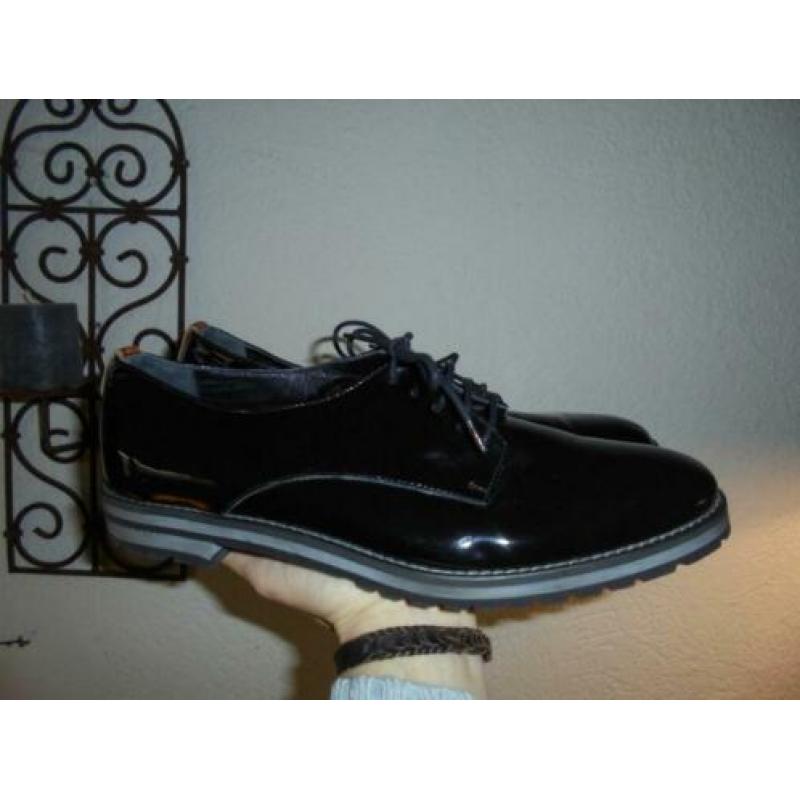 s26) zwart lak leer veter schoenen mitica mt 42 als nieuw~!