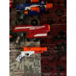 7 Nerf geweren waarvan 1 automaat + accessoires in 1 koop