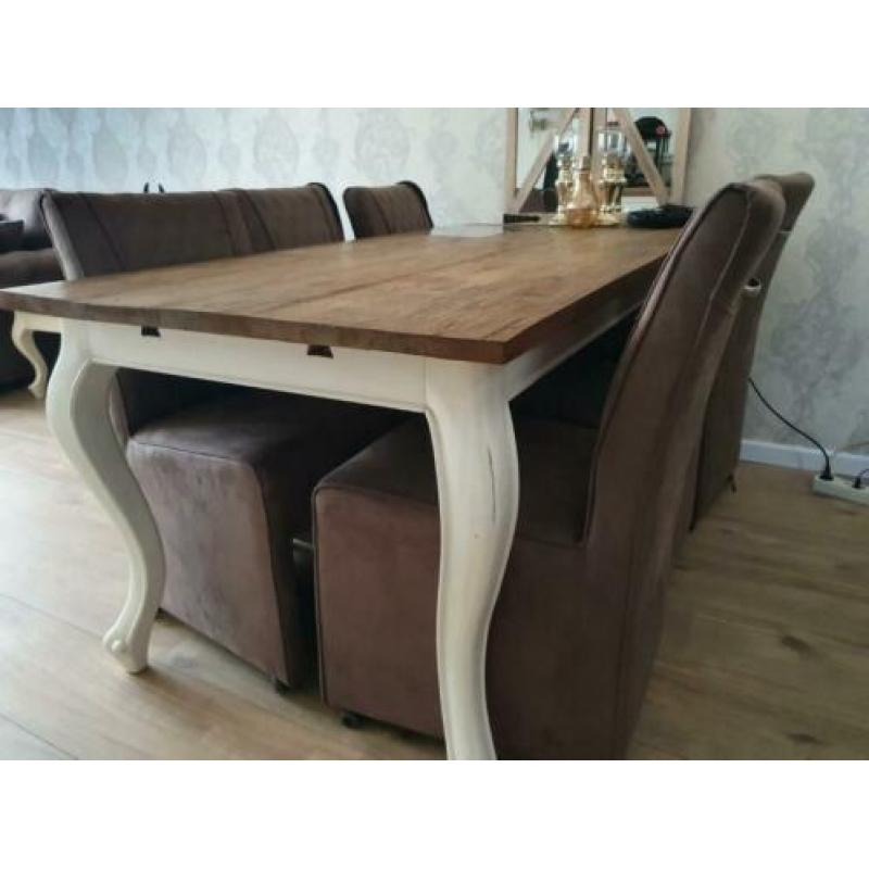 Te koop landelijke eettafel met 6 stoelen