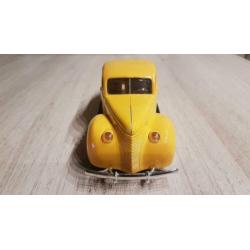 Ford Deluxe model auto, 1940 1:24