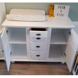 Babykamer landelijk brocante brocant wit compleet