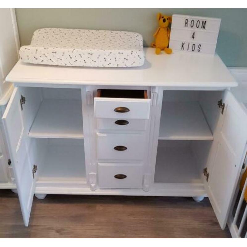 Babykamer landelijk brocante brocant wit compleet