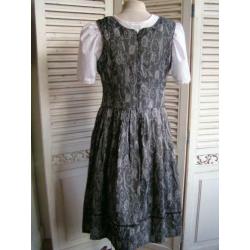 tiroler dirndl jurk en blouse maat 38 nr LL 833