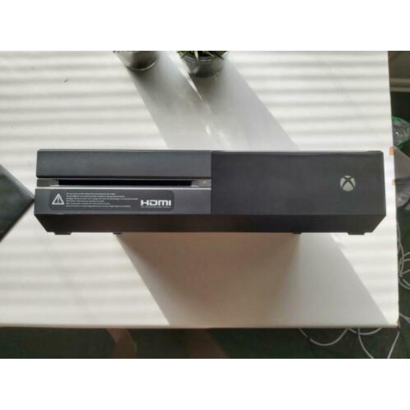 Xbox one + games + controller