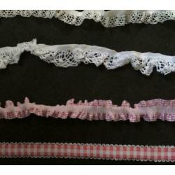 Elastisch band lint roezellint elastiek roezel roze wit kant