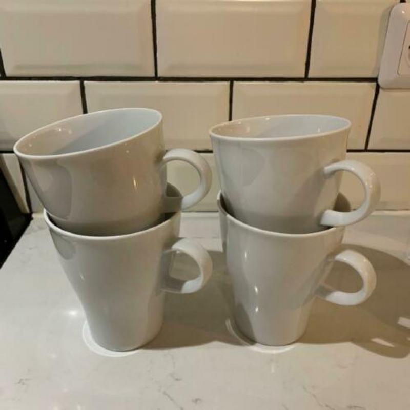4 Arzberg Coffee Mugs 9 cm./ Arzberg koffie en thee kopjes