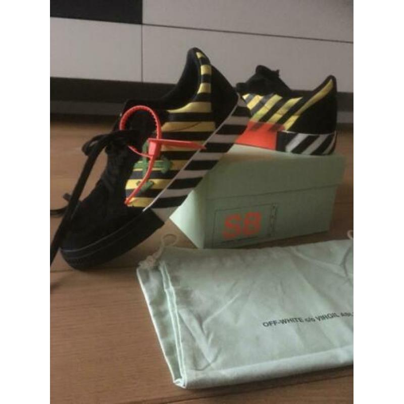 Off-White Low Vulcanized sneaker mt 43