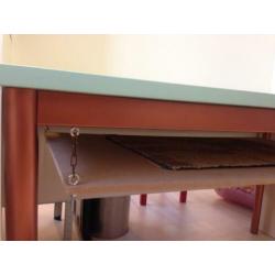 stevige tafel / bureau met opbergvak