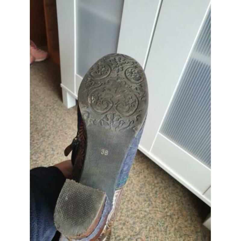 Te koop 2 paar mooie laarsjes. Maat 38