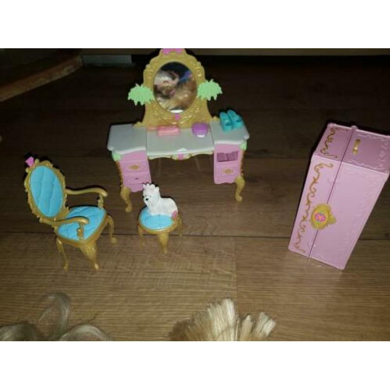 7 barbies enz...