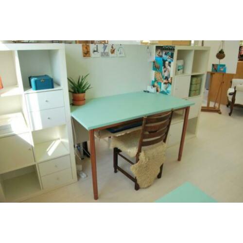 stevige tafel / bureau met opbergvak