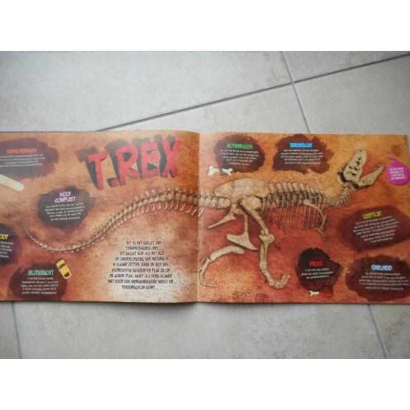 verzamelboek incl. alle stickers dino s
