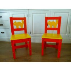 Twee leuke kinderstoeltjes