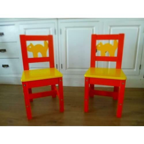 Twee leuke kinderstoeltjes