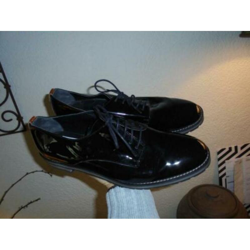 s26) zwart lak leer veter schoenen mitica mt 42 als nieuw~!