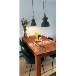 Robuuste eettafel van teakhout. 200cm×100cm×80cm