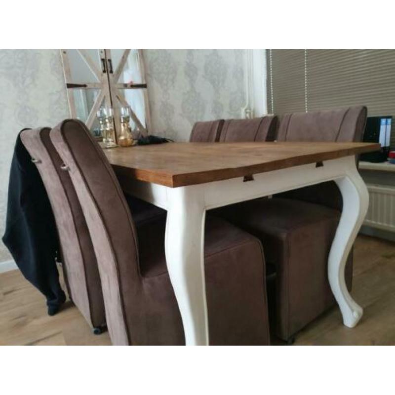 Te koop landelijke eettafel met 6 stoelen