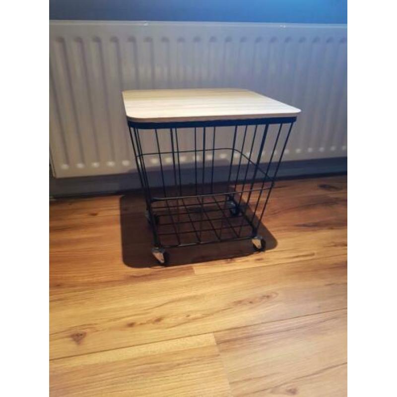Bijzettafel / Mand op wieltjes