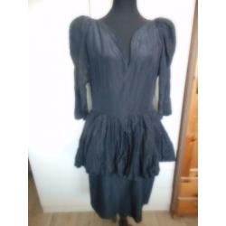 Gala - feestkleding / Zwarte jurk met ballonstrook