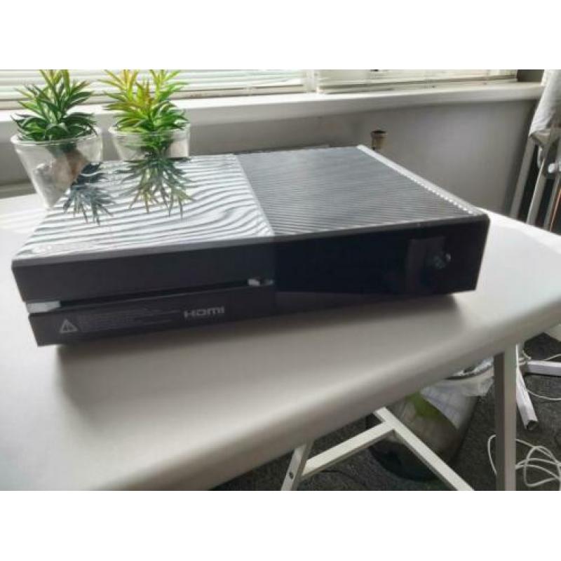 Xbox one + games + controller