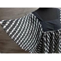 Zwart Wit ovaaltje blouse maat 38 met vlinder mouwen