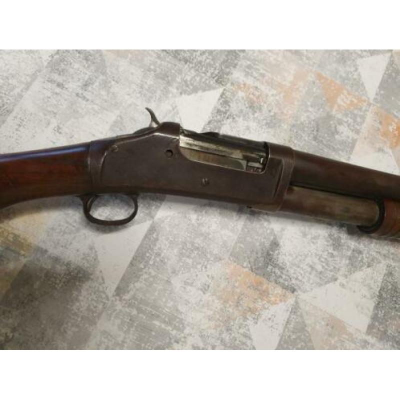 Antieke Winchester pump shotgun