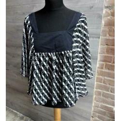Zwart Wit ovaaltje blouse maat 38 met vlinder mouwen
