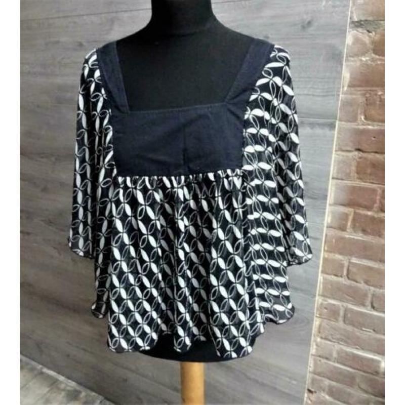 Zwart Wit ovaaltje blouse maat 38 met vlinder mouwen