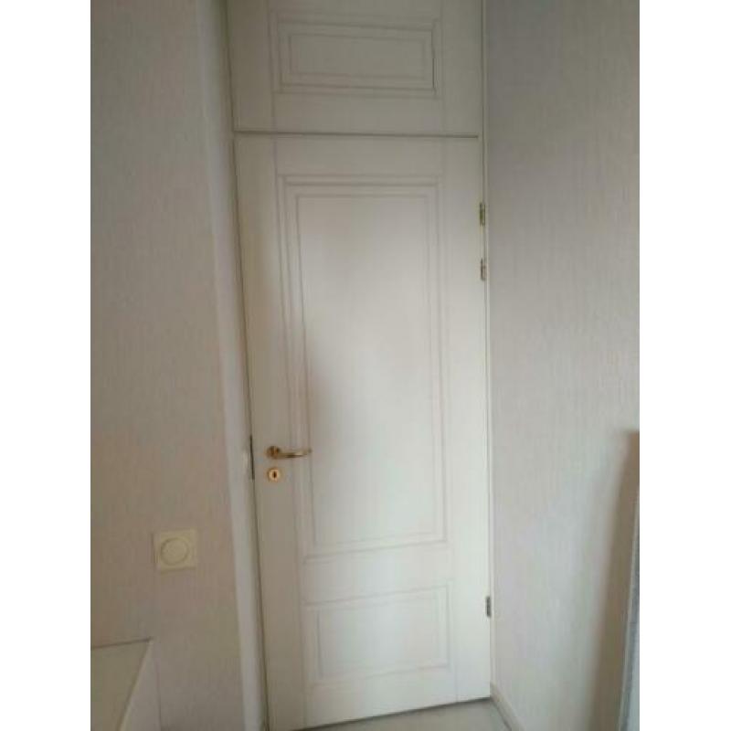 Massief houten deur kleur wit compleet met beslag als nieuw