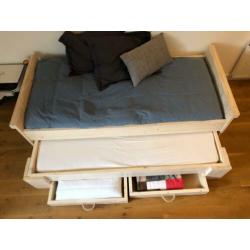 Tienerbed steigerhout white wash
