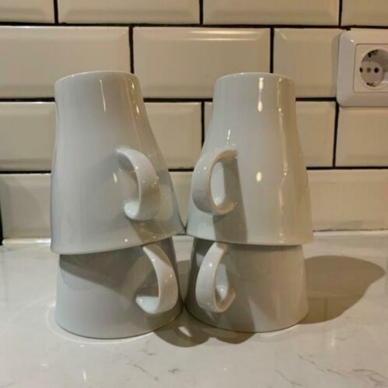 4 Arzberg Coffee Mugs 9 cm./ Arzberg koffie en thee kopjes