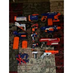 7 Nerf geweren waarvan 1 automaat + accessoires in 1 koop