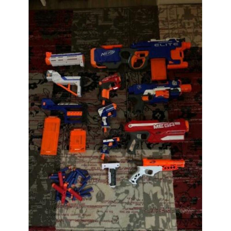 7 Nerf geweren waarvan 1 automaat + accessoires in 1 koop