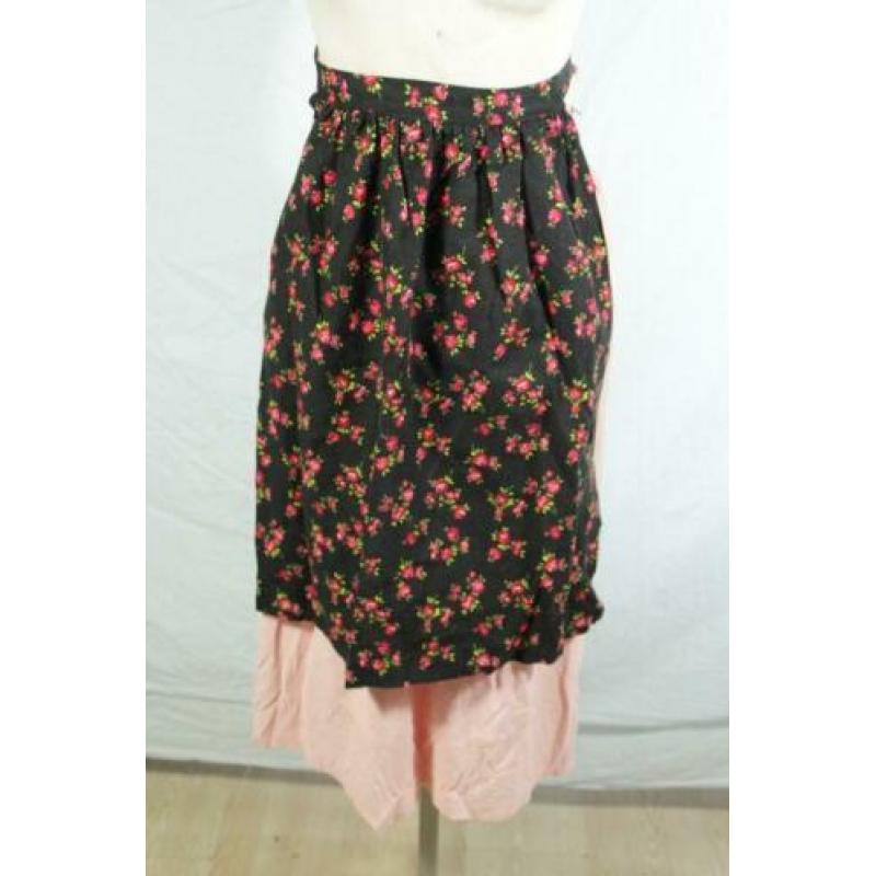 Leuke roze Charles Dickens rok.Bijpassend schort.Mt 140/146