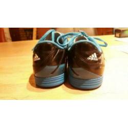 Adidas gymschoenen - zaalvoetbalschoenen, maat 32