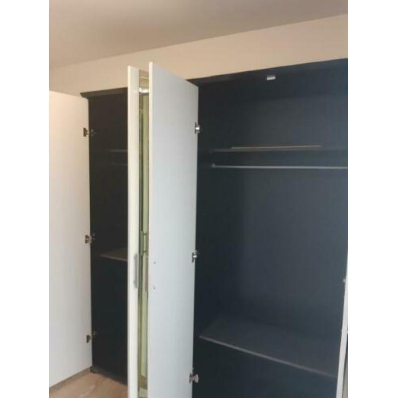 Complete set slaapkamer(Bed, Matras,Kledingkast, 2Nachtkast)