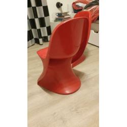 Drie rode kinderstoeltjes: 2 formaten