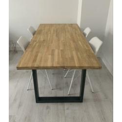 VANDAAG OF MORGEN OPHALEN! Houten tafel met stalen poten