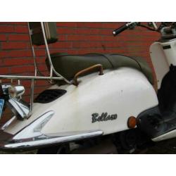 Znen grande retro Bella snorscooter met blauw kenteken