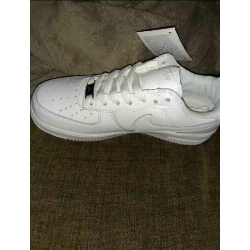 Nike air force 1 wit laag model maat 36
