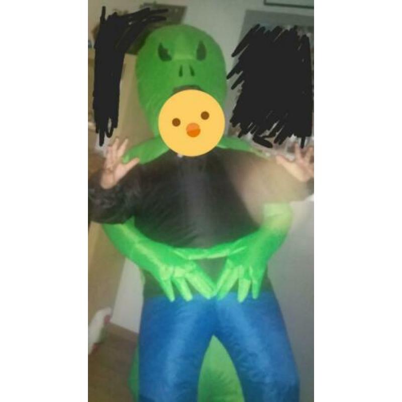 Carnavalspak alien. Opblaasbaar dmv batterijen, 1x gedragen