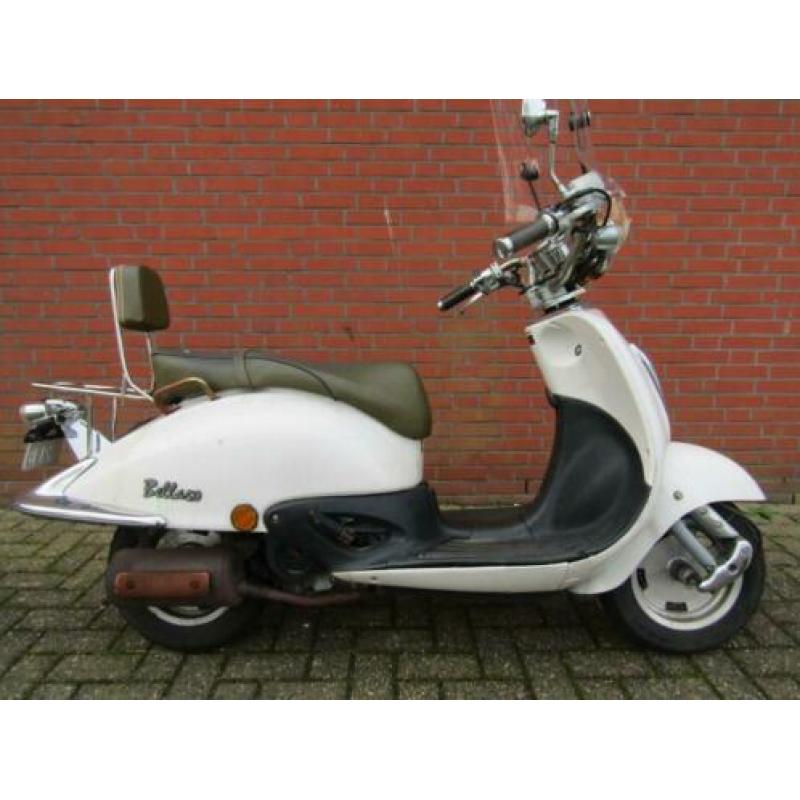Znen grande retro Bella snorscooter met blauw kenteken