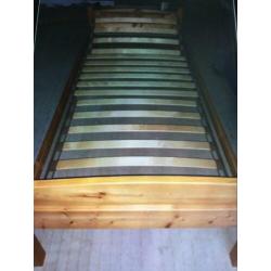 Te koop eenpersoons bed 90x200cm