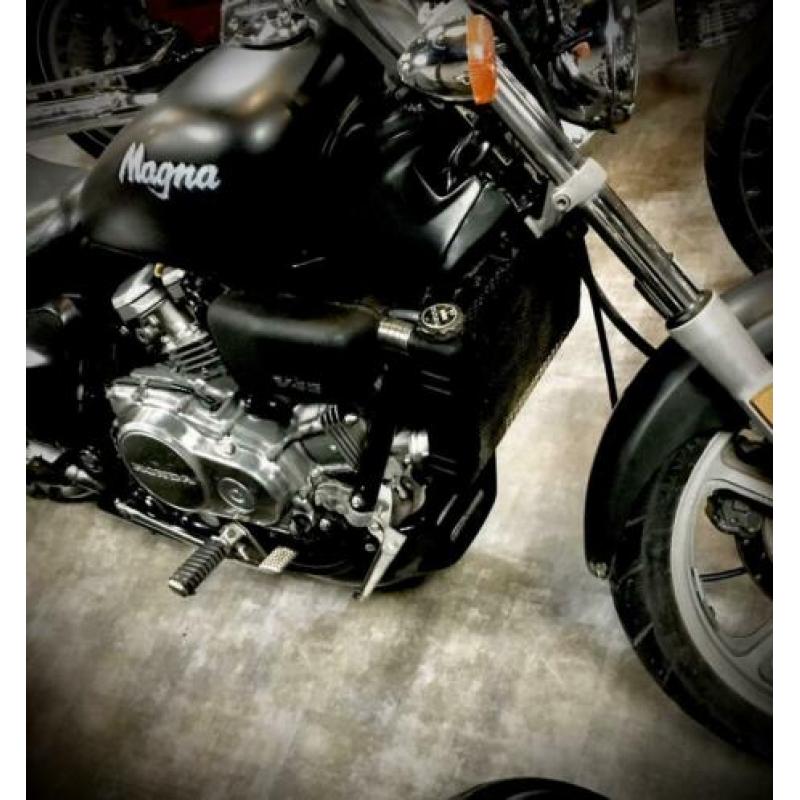Honda Super Magna 750. Loopt mooi, lekker snel en oersterk!