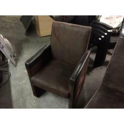 6x bruine stoelen