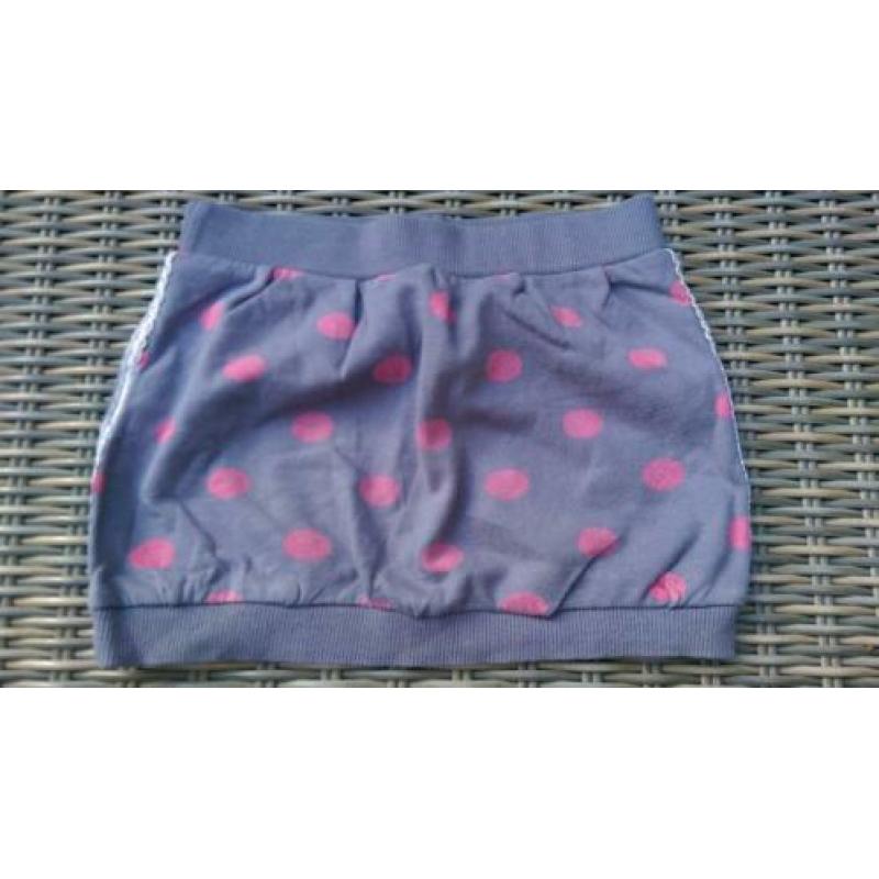 Lief! Leuk rokje met roze stippen maat 104