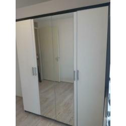 Complete set slaapkamer(Bed, Matras,Kledingkast, 2Nachtkast)